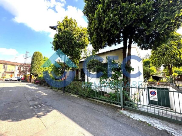 casa indipendente in vendita a Segrate