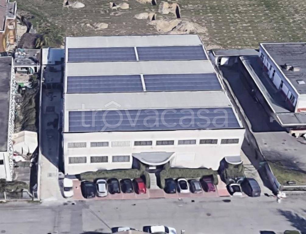 locale commerciale in vendita a Segrate