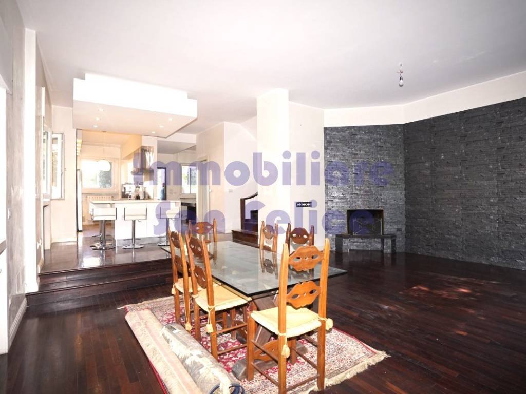casa indipendente in vendita a Segrate in zona Novegro