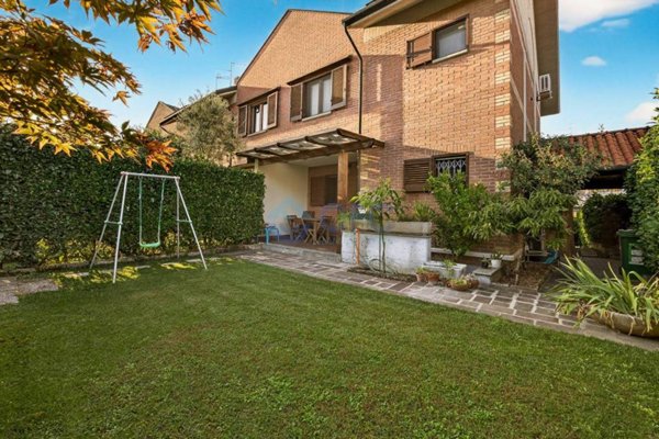 casa indipendente in vendita a Segrate