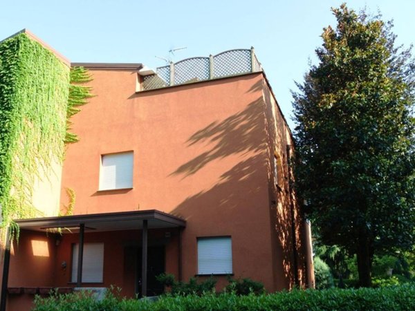 casa indipendente in vendita a Segrate in zona Novegro