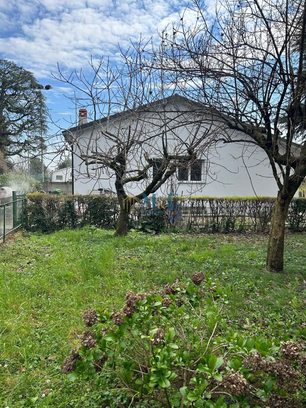 casa indipendente in vendita a Segrate