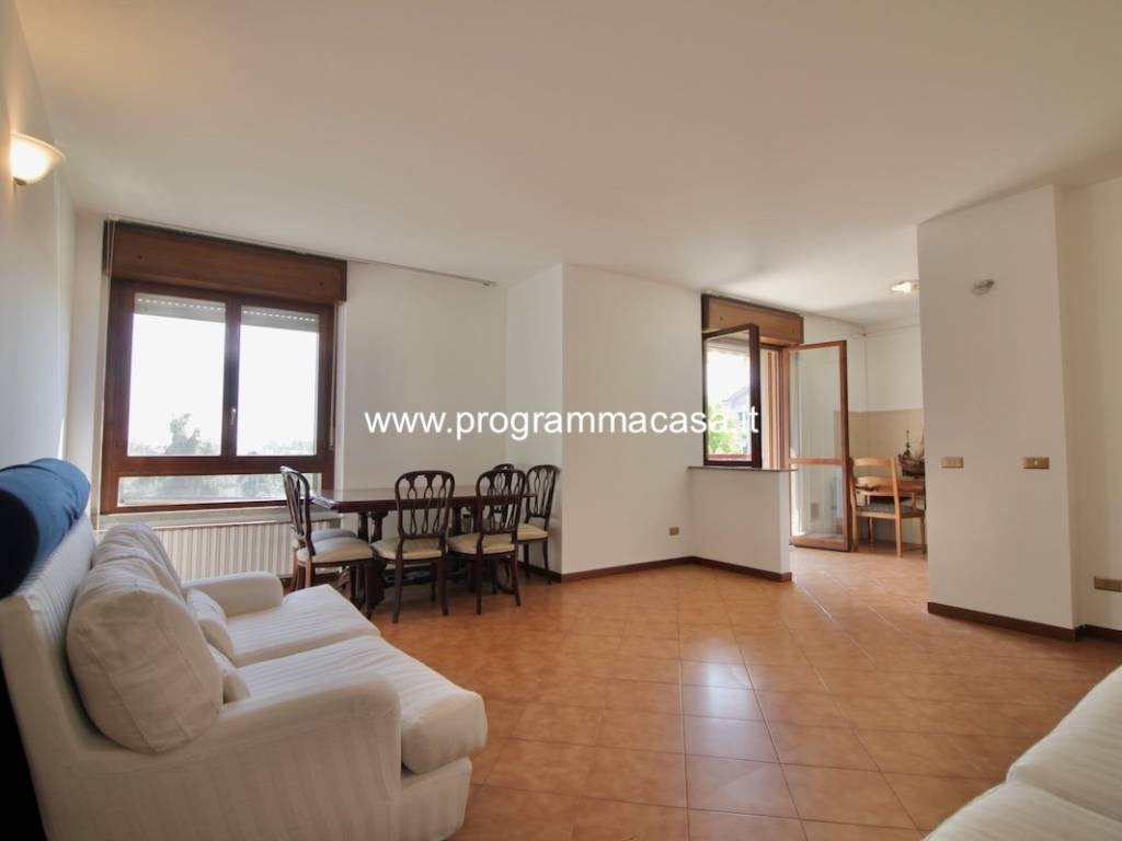 appartamento in vendita a Segrate in zona Redecesio