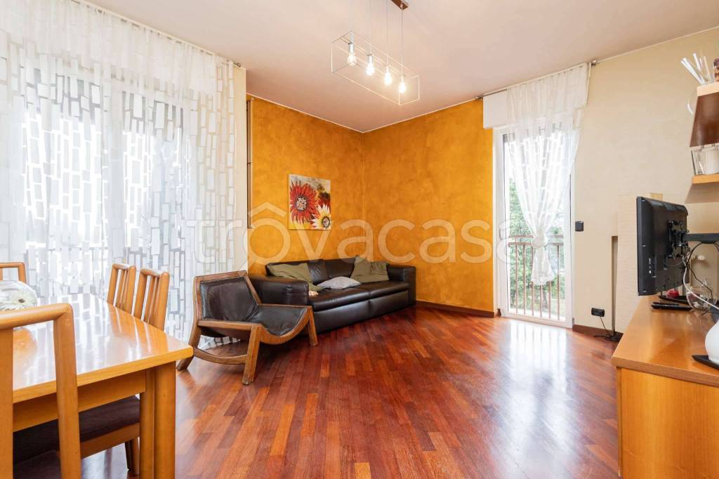 appartamento in vendita a Segrate in zona Redecesio