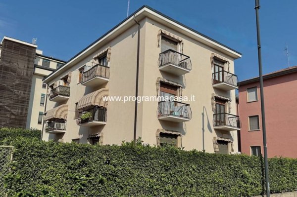appartamento in vendita a Segrate in zona Redecesio
