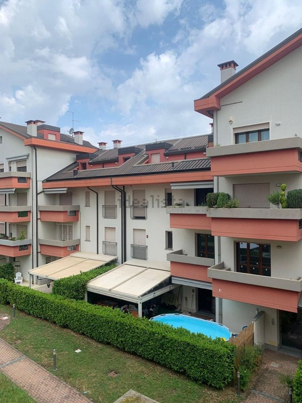 appartamento in vendita a Segrate in zona Novegro