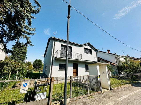 casa indipendente in vendita a Segrate