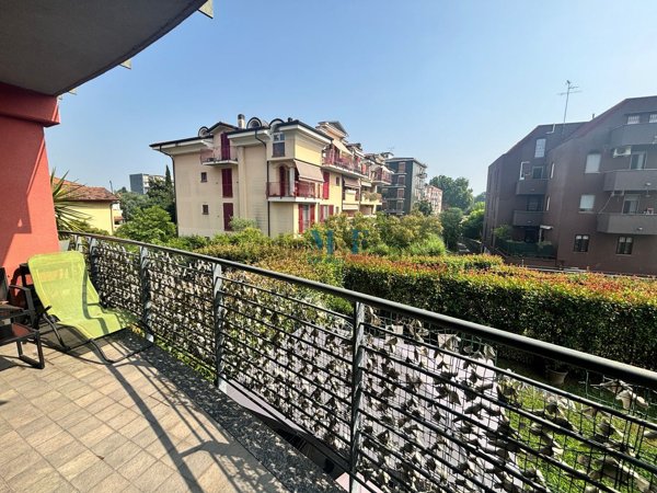 appartamento in vendita a Segrate in zona Redecesio
