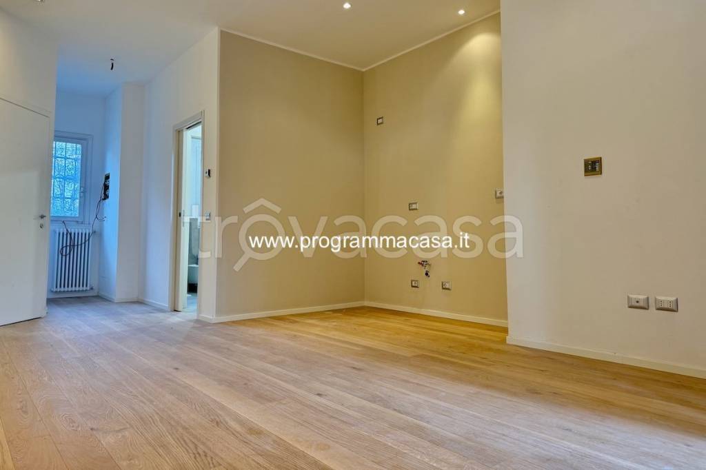 appartamento in vendita a Segrate in zona Redecesio