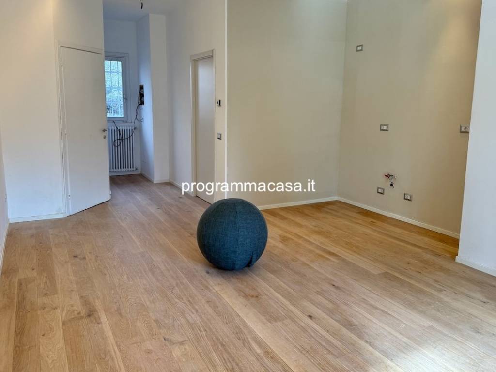 appartamento in vendita a Segrate in zona Redecesio