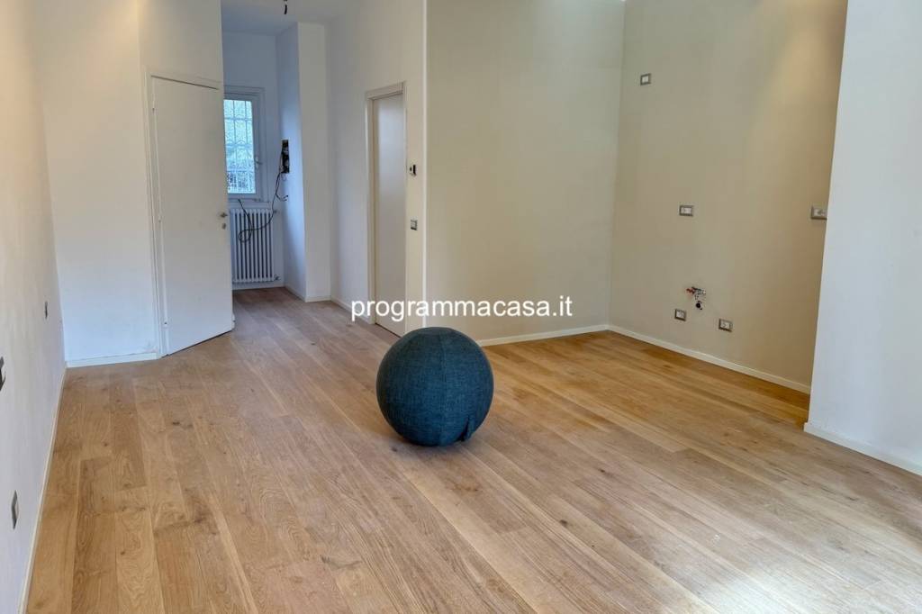 appartamento in vendita a Segrate in zona Redecesio