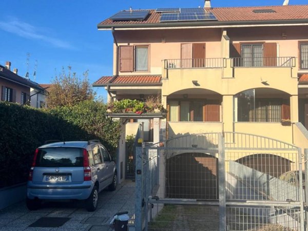 casa indipendente in vendita a Segrate in zona Lavanderie