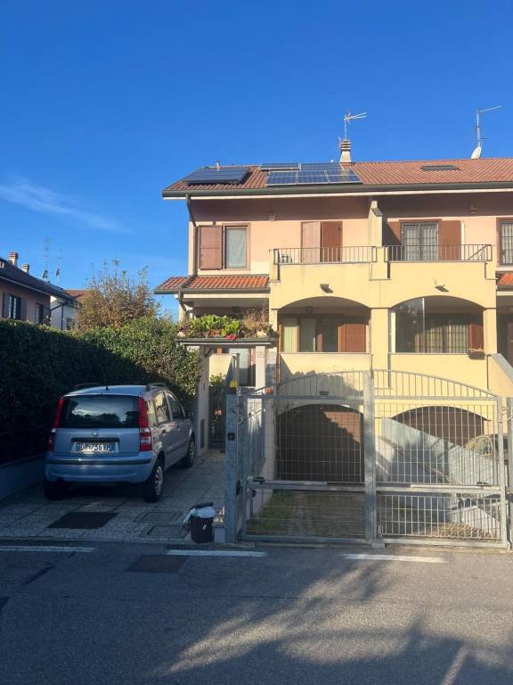 casa indipendente in vendita a Segrate in zona Lavanderie