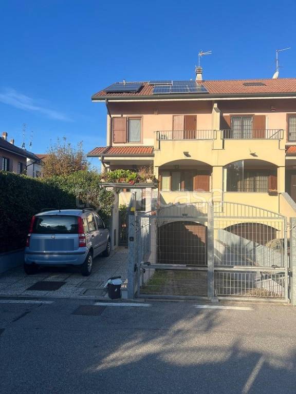 casa indipendente in vendita a Segrate in zona Lavanderie