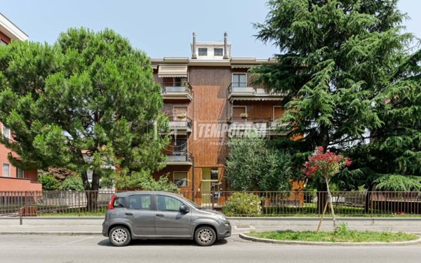 appartamento in vendita a Segrate in zona Redecesio