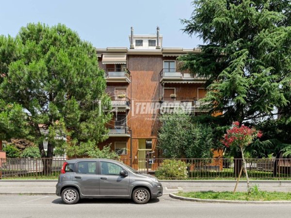 appartamento in vendita a Segrate in zona Redecesio
