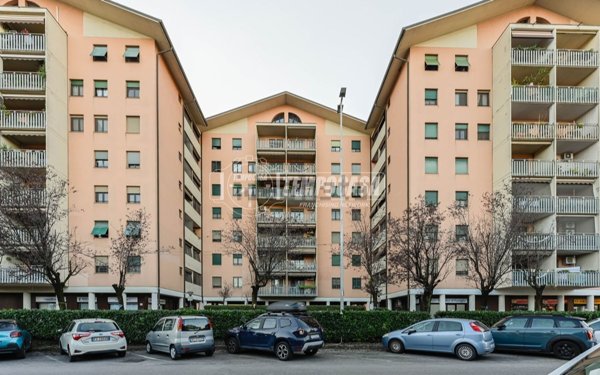 appartamento in vendita a Segrate in zona Redecesio