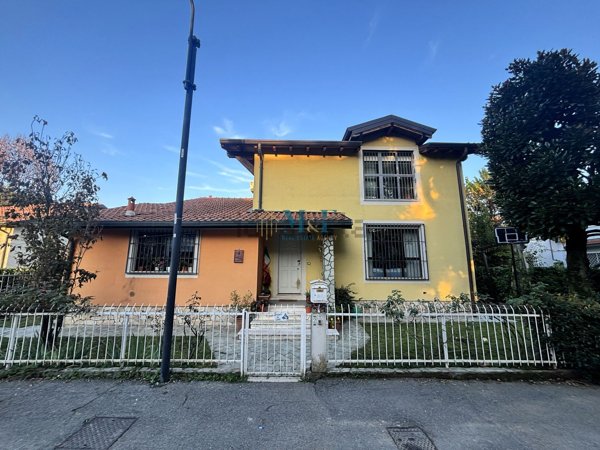 casa indipendente in vendita a Segrate