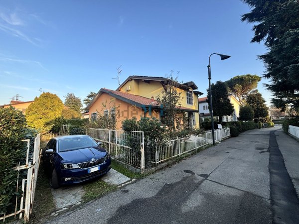 casa indipendente in vendita a Segrate