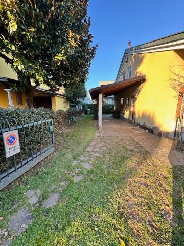 casa indipendente in vendita a Segrate