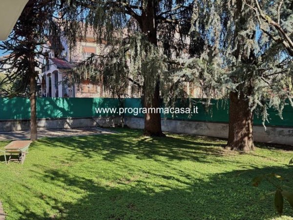 casa indipendente in vendita a Segrate in zona Redecesio