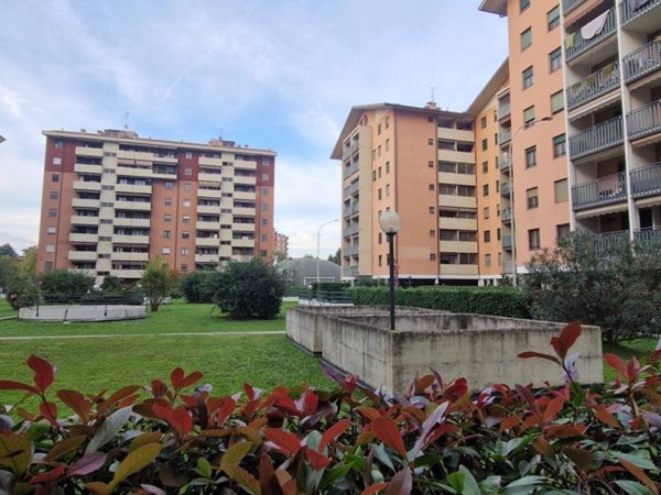 appartamento in vendita a Segrate in zona Redecesio