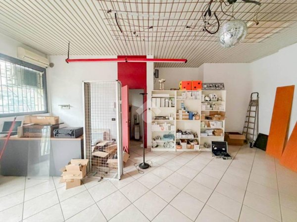 negozio in vendita a Segrate