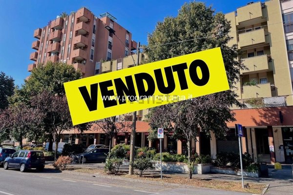 appartamento in vendita a Segrate in zona Redecesio