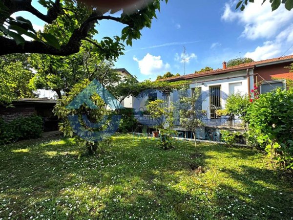 casa indipendente in vendita a Segrate