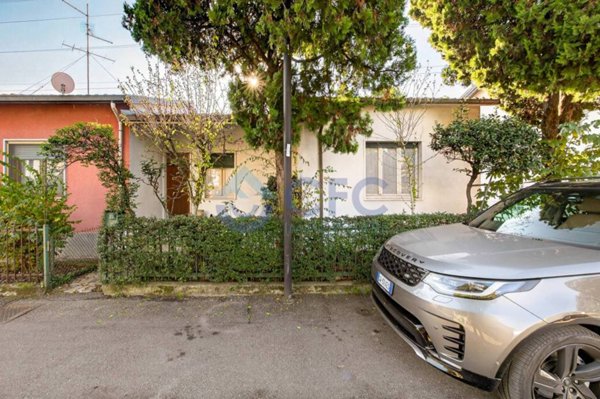 casa indipendente in vendita a Segrate