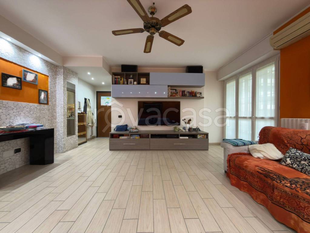 appartamento in vendita a Segrate in zona Redecesio