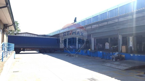 capannone in vendita a Segrate in zona Lavanderie