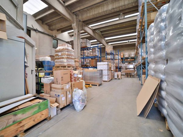 locale commerciale in vendita a Segrate in zona Lavanderie