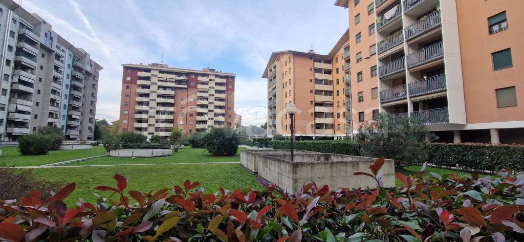 appartamento in vendita a Segrate in zona Redecesio