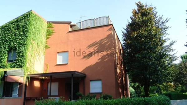 casa indipendente in vendita a Segrate