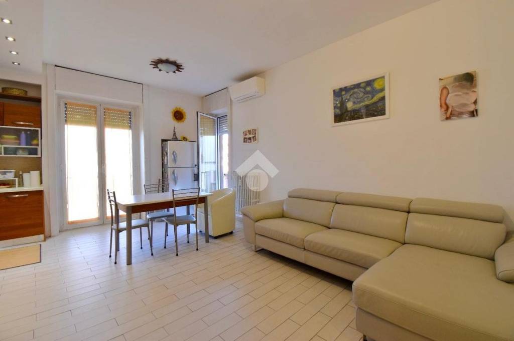 appartamento in vendita a Segrate in zona Redecesio