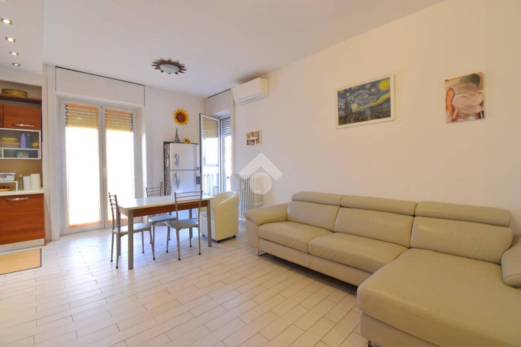 appartamento in vendita a Segrate in zona Redecesio
