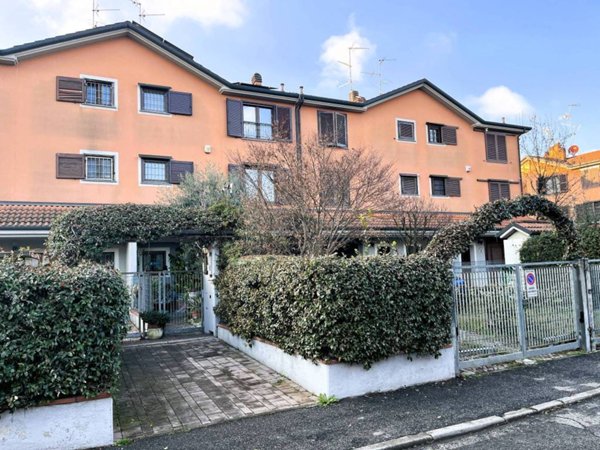 casa indipendente in vendita a Segrate in zona Lavanderie