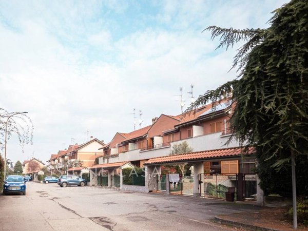 casa indipendente in vendita a Segrate