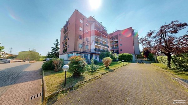 locale commerciale in vendita a Segrate