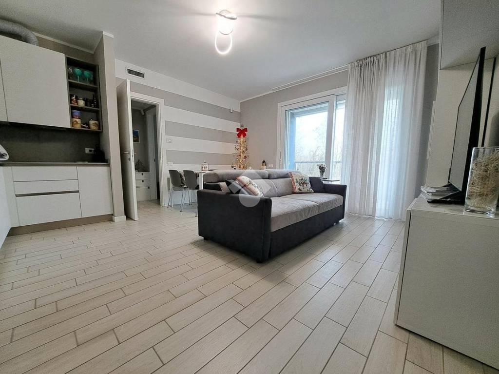 appartamento in vendita a Segrate in zona Redecesio