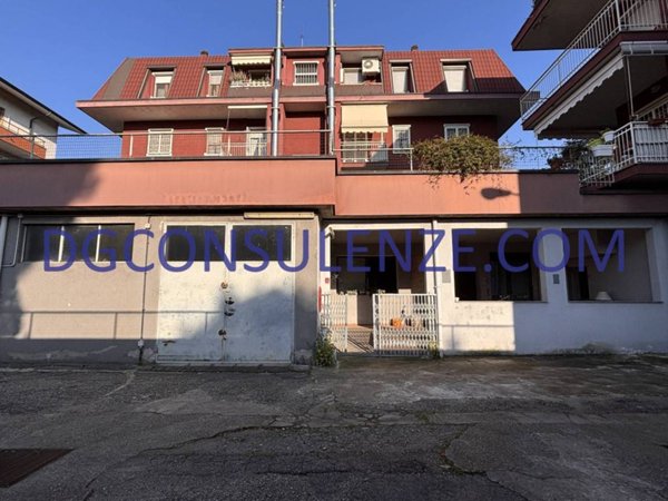 locale commerciale in vendita a Segrate