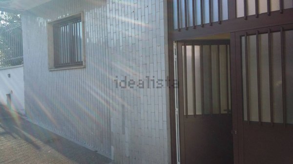 locale commerciale in vendita a Segrate