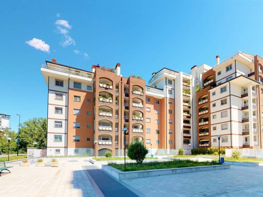 locale commerciale in vendita a Segrate