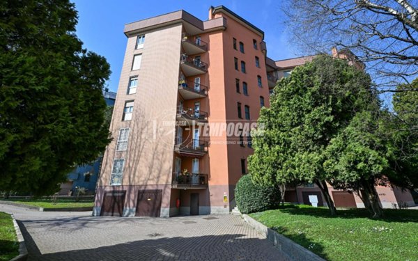 appartamento in vendita a Segrate in zona Redecesio