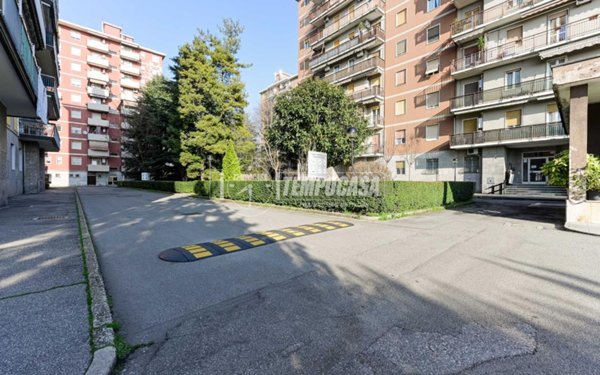 appartamento in vendita a Segrate in zona Redecesio