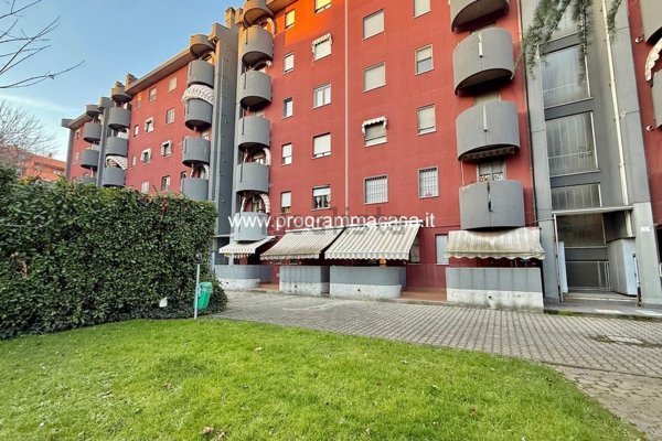 appartamento in vendita a Segrate in zona Rovagnasco