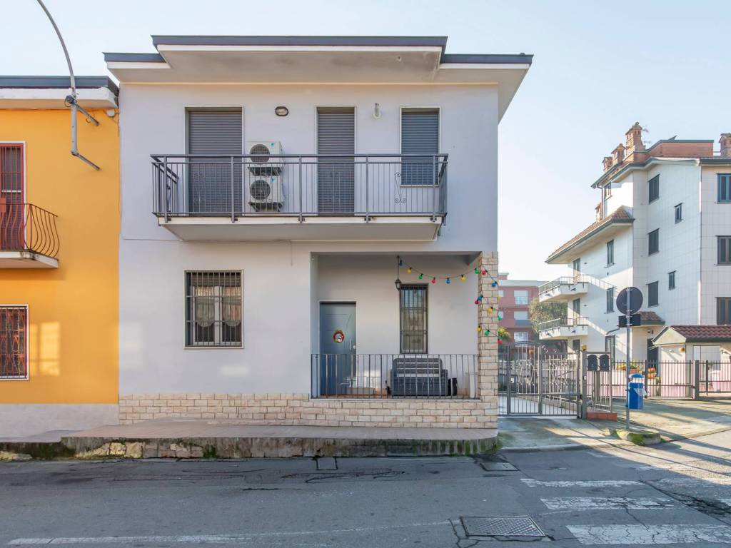 appartamento in vendita a Segrate in zona Redecesio