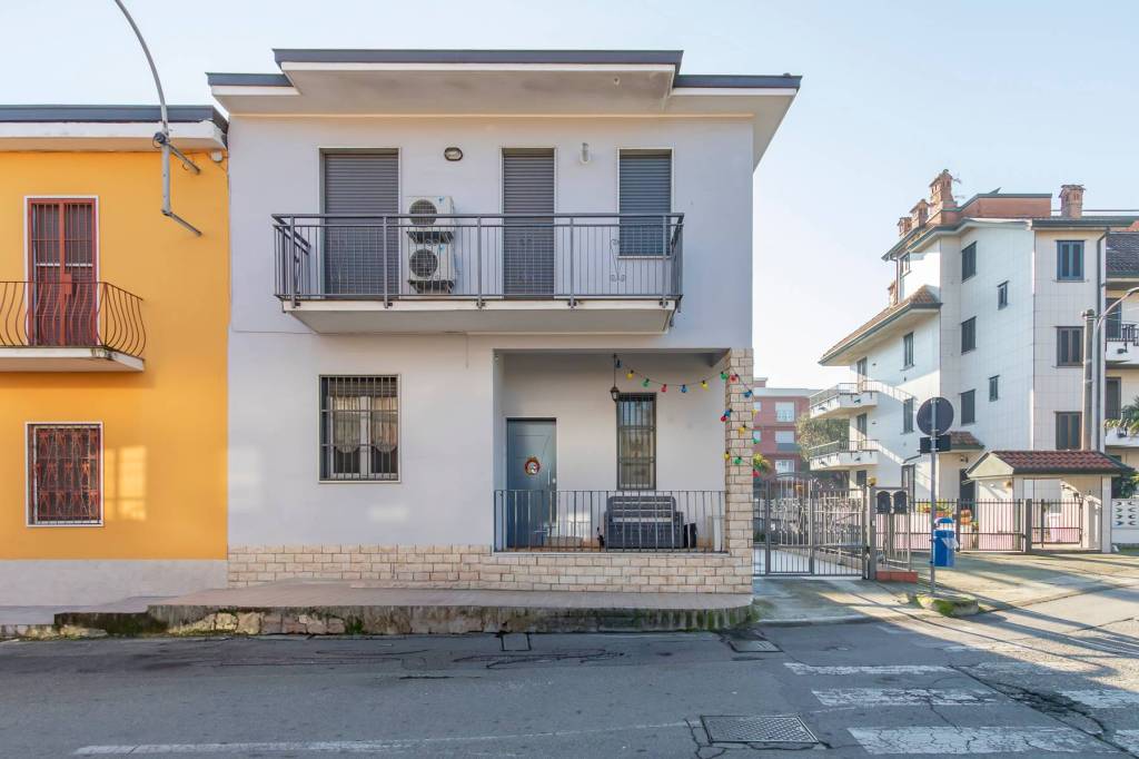 appartamento in vendita a Segrate in zona Redecesio