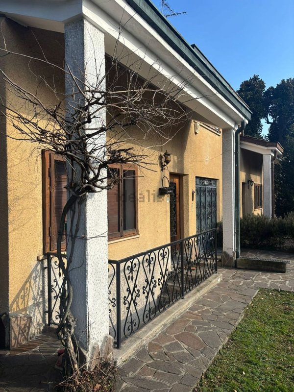 casa indipendente in vendita a Segrate